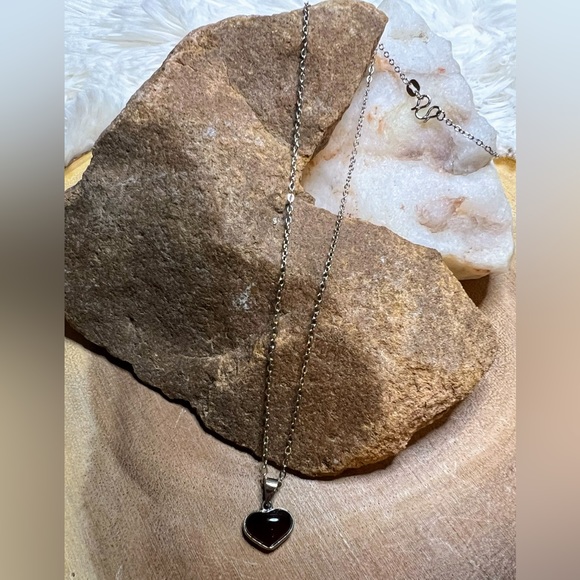 Blood red carnelian heart necklace. - Picture 7 of 7